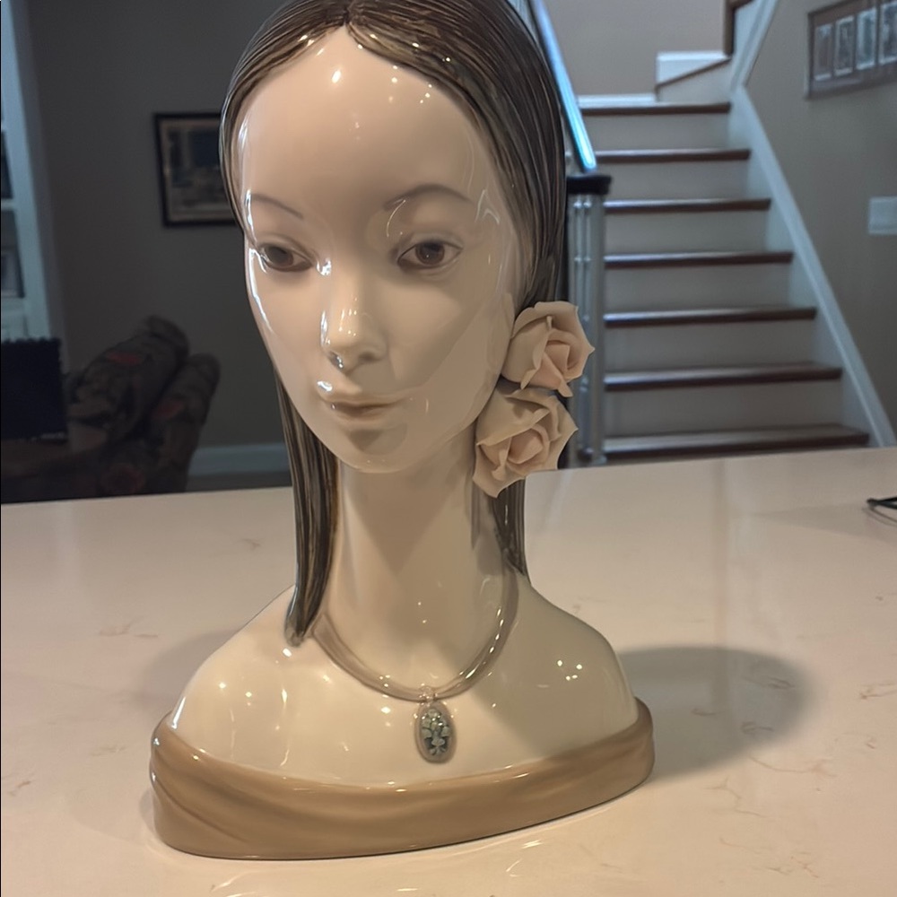 Vintage Lladro, porcelain sculpture of female head